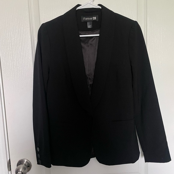 Forever 21 Jackets & Blazers - Forever 21 Women’s Black Blazer Size S